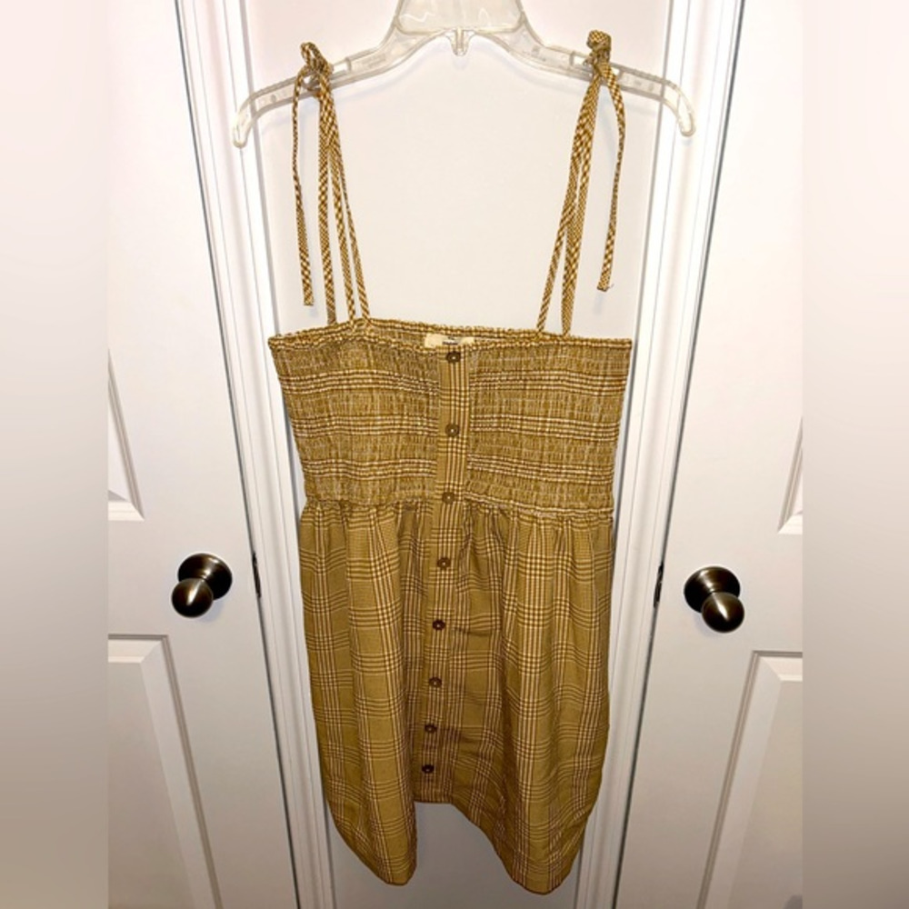 entro spaghetti strap, ruched, button front, hidden‎ pockets sundress - sz LG